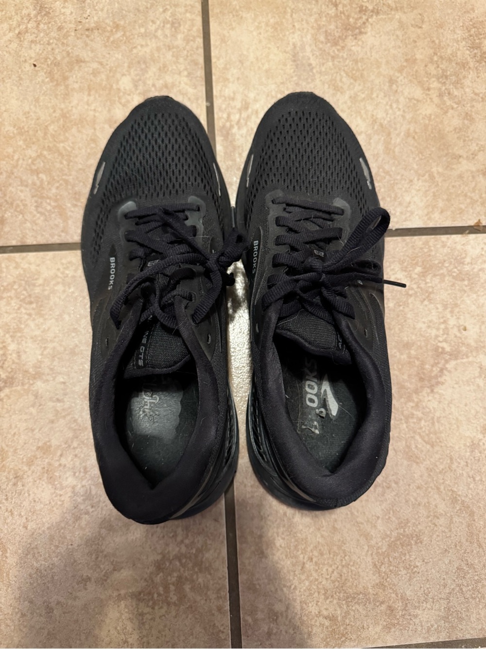 Black Brooks Adrenaline GTS 23 - Picture 3 of 6